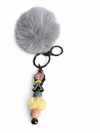 Porte-clés pompon gris avec figurine romance